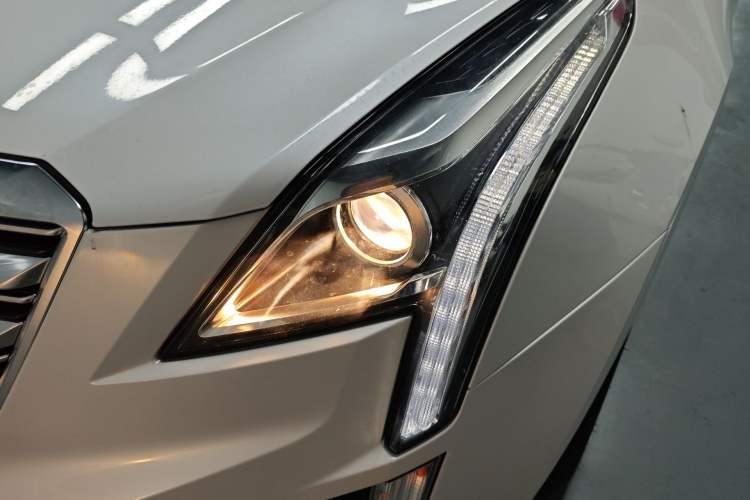 Used Cadillac XT5 2018 25T Luxury Model Left Front Headlight