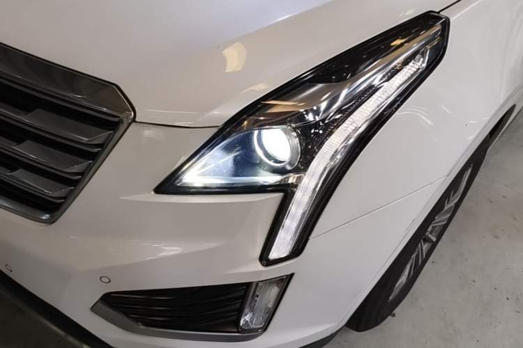 Used Cadillac XT5 2018 25T Luxury Model Left Front Headlight
