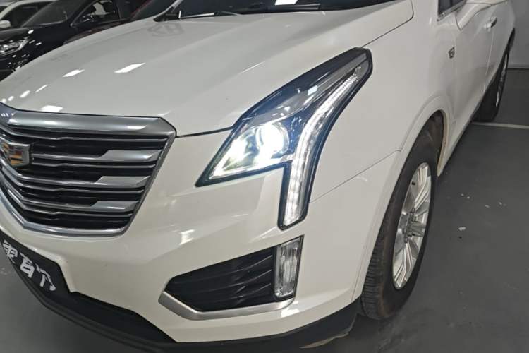 Used Cadillac XT5 2018 28E Four-Wheel Drive Tech Version Left Front Headlight