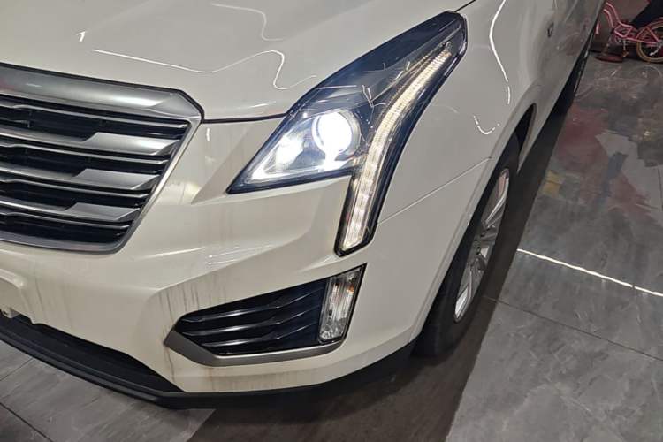 Used Cadillac XT5 2018 28E Four-Wheel Drive Tech Version Left Front Headlight