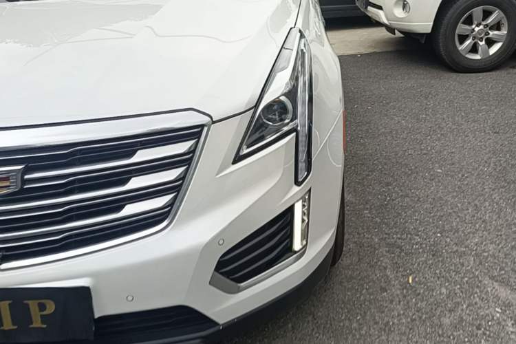 Used Cadillac XT5 2018 25T Tech Model Left Front Headlight