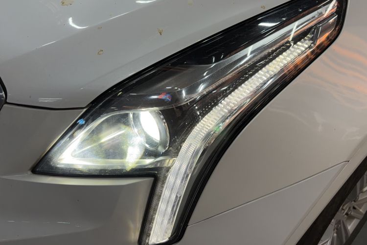 Used Cadillac XT5 2018 28E Four-Wheel Drive Tech Version Left Front Headlight