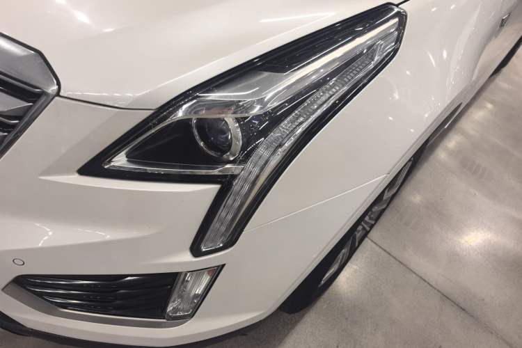 Used Cadillac XT5 2018 25T Luxury Model Left Front Headlight