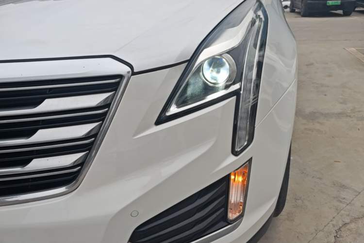 Used Cadillac XT5 2018 28E Four-Wheel Drive Tech Version Left Front Headlight