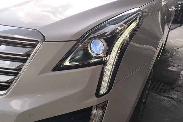 Used Cadillac XT5 2018 25T Luxury Model Left Front Headlight