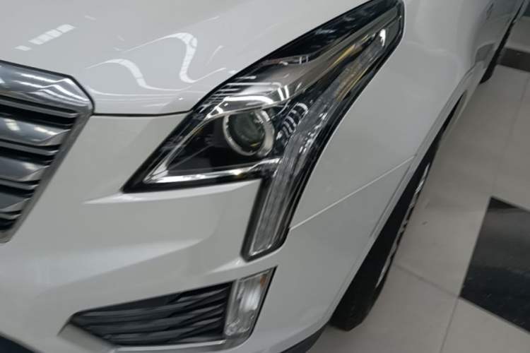 Used Cadillac XT5 2018 28E Four-Wheel Drive Tech Version Left Front Headlight