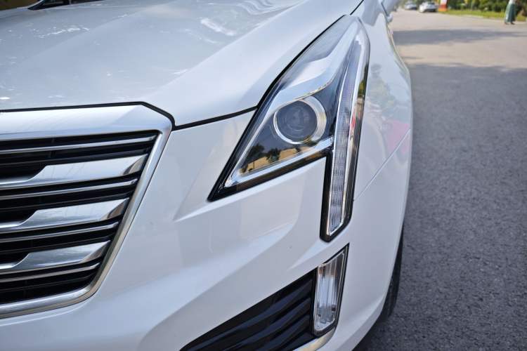 Used Cadillac XT5 2018 28E Four-Wheel Drive Tech Version Left Front Headlight