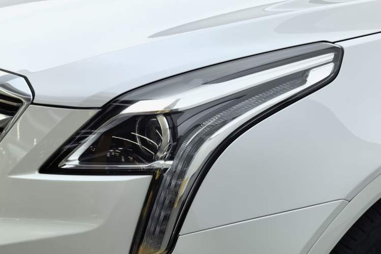 Used Cadillac XT5 2018 28E Four-Wheel Drive Tech Version Left Front Headlight