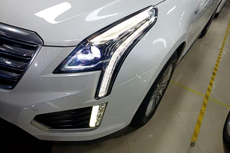 Used Cadillac XT5 2018 28T Four-Wheel Drive Luxury Model Left Front Headlight