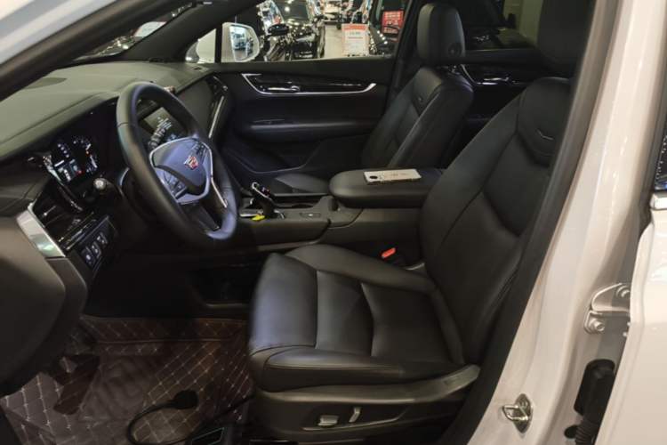 Used Cadillac XT5 2018 25T Tech Model Left Front Seat