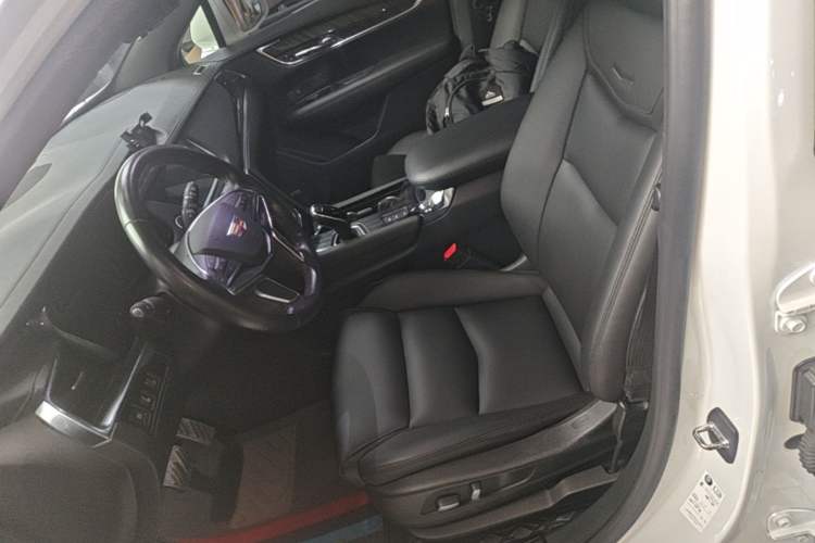 Used Cadillac XT5 2018 28E Four-Wheel Drive Tech Version Left Front Seat