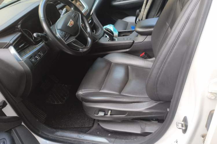 Used Cadillac XT5 2018 25T Luxury Model Left Front Seat