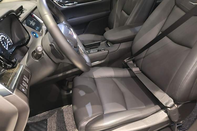 Used Cadillac XT5 2018 25T Luxury Model Left Front Seat