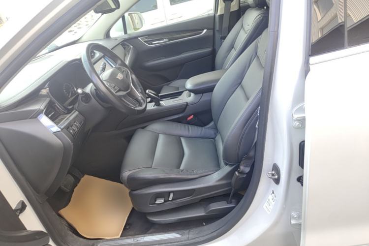 Used Cadillac XT5 2018 25T Luxury Model Left Front Seat