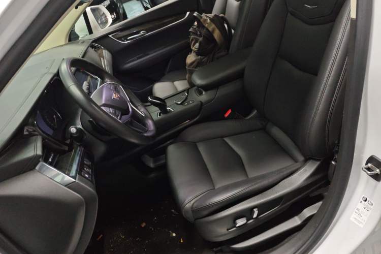 Used Cadillac XT5 2018 25T Luxury Model Left Front Seat