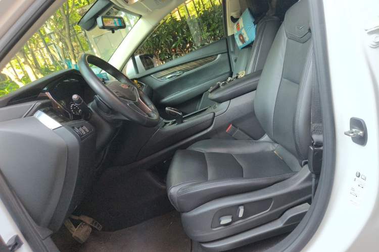 Used Cadillac XT5 2018 25T Luxury Model Left Front Seat