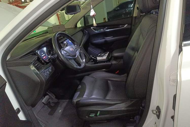 Used Cadillac XT5 2018 25T Luxury Model Left Front Seat