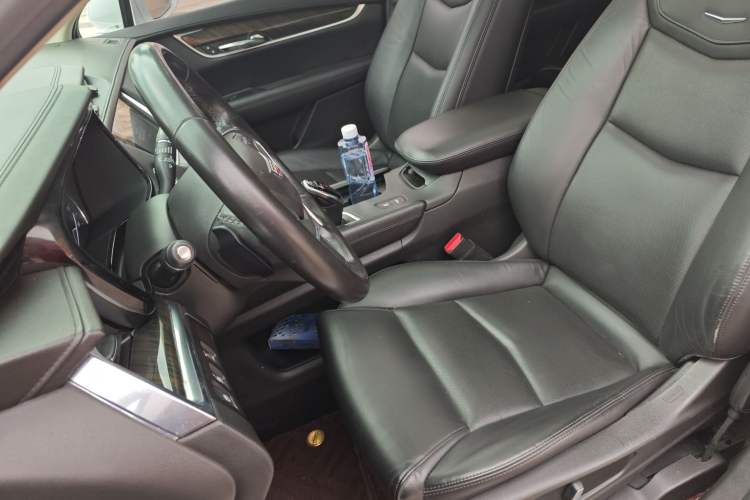 Used Cadillac XT5 2018 25T Luxury Model Left Front Seat