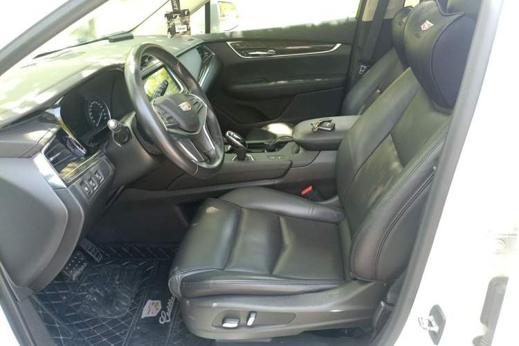 Used Cadillac XT5 2018 25T Luxury Model Left Front Seat