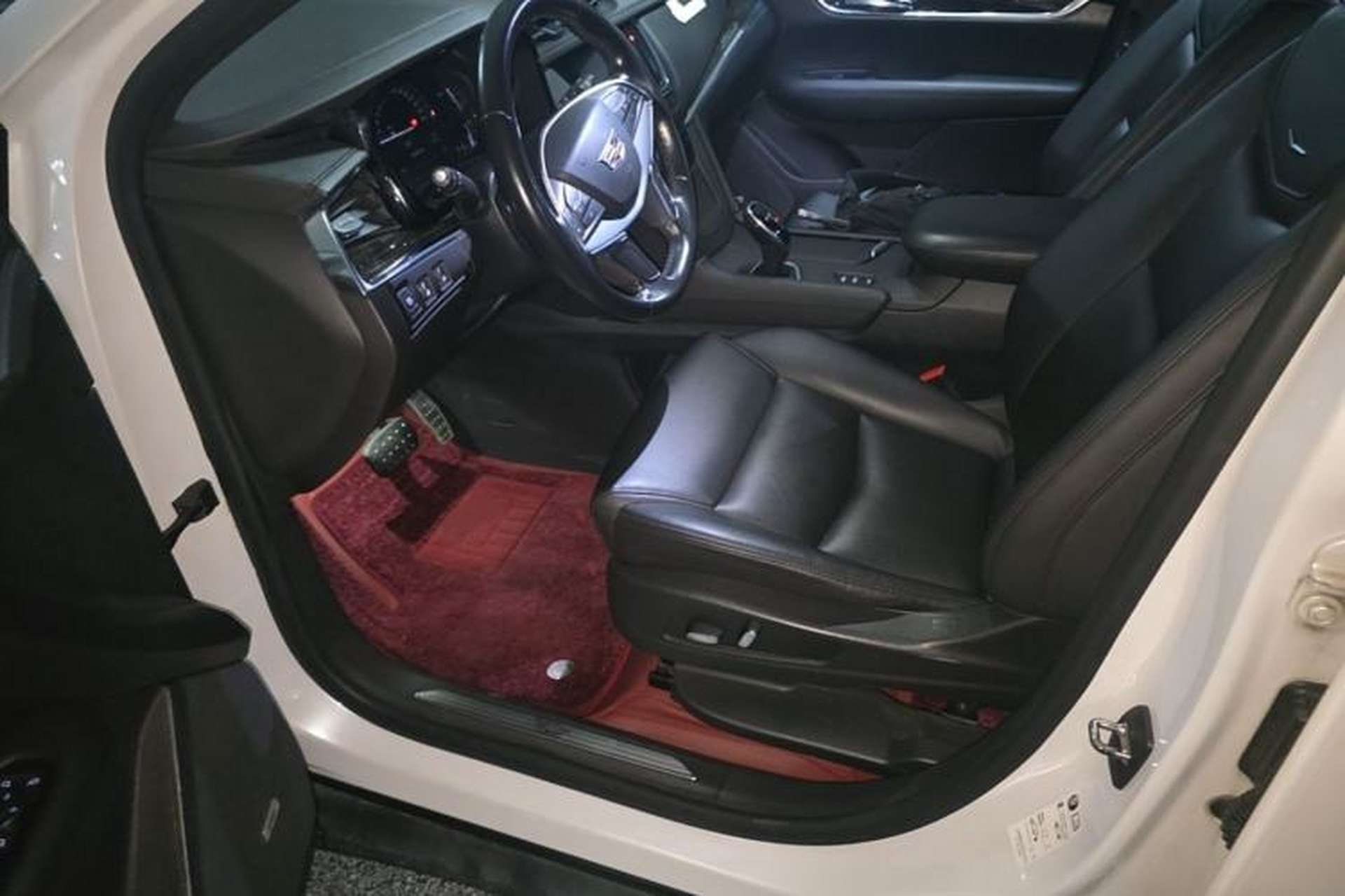 Used Cadillac XT5 2018 28E Four-Wheel Drive Tech Version Left Front Seat