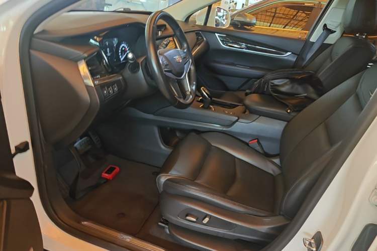 Used Cadillac XT5 2018 25T Luxury Model Left Front Seat