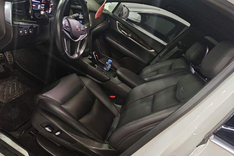 Used Cadillac XT5 2018 28E Four-Wheel Drive Tech Version Left Front Seat