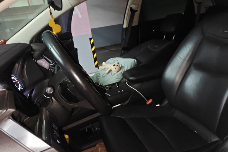 Used Cadillac XT5 2018 25T Luxury Model Left Front Seat