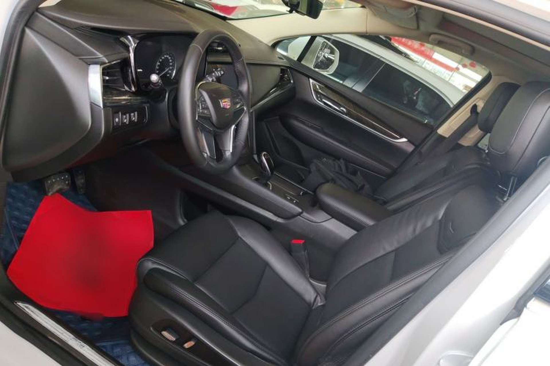 Used Cadillac XT5 2018 25T Luxury Model Left Front Seat
