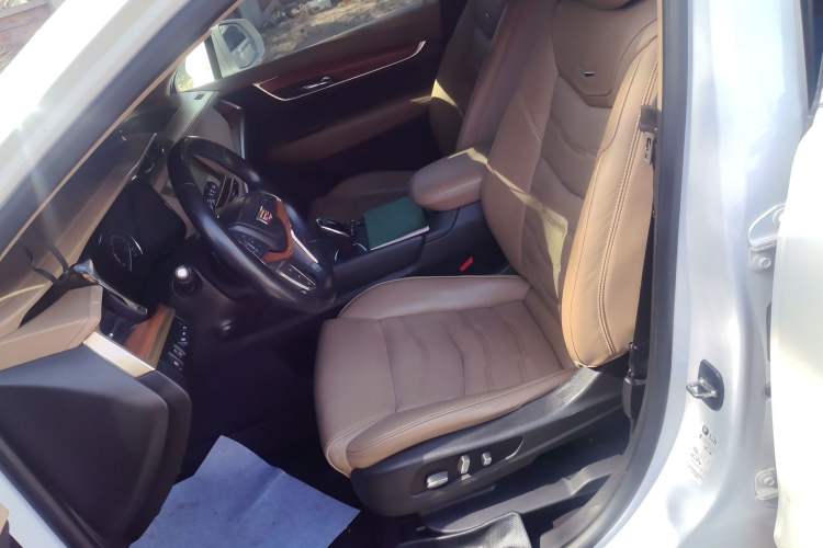 Used Cadillac XT5 2018 28E 4x4 Platinum Edition Left Front Seat