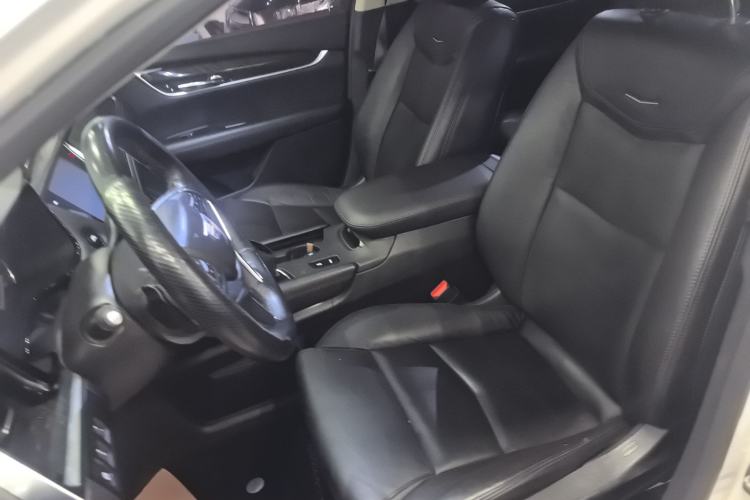 Used Cadillac XT5 2018 25T Luxury Model Left Front Seat
