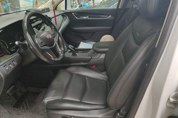 Used Cadillac XT5 2018 25T Luxury Model Left Front Seat