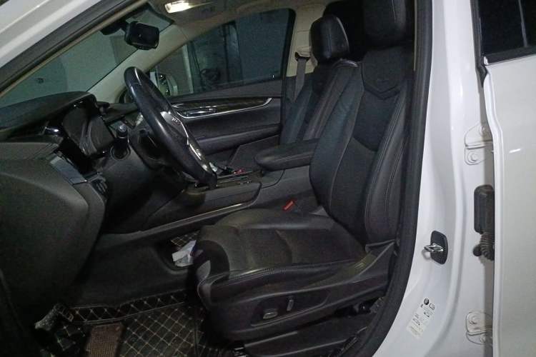 Used Cadillac XT5 2018 25T Luxury Model Left Front Seat