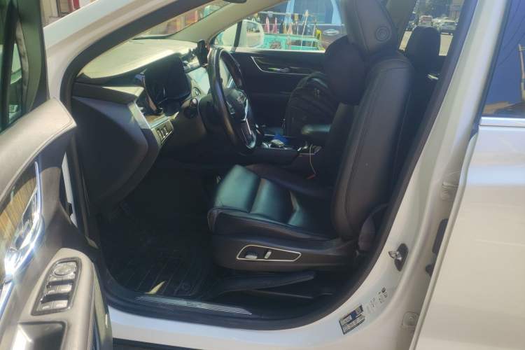 Used Cadillac XT5 2018 25T Luxury Model Left Front Seat