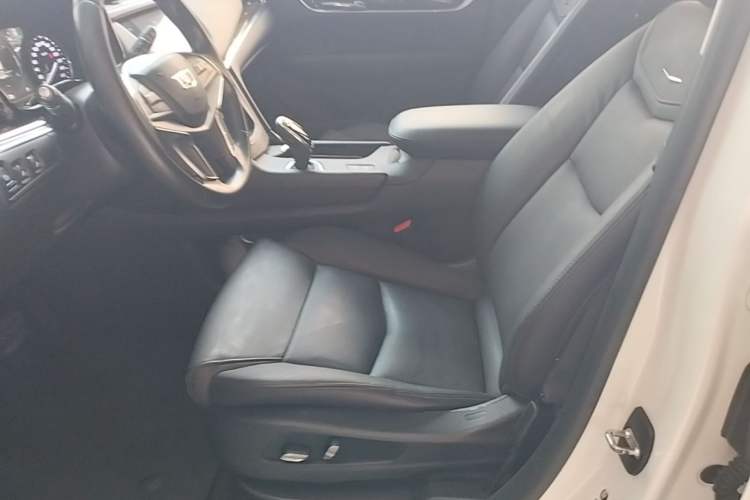 Used Cadillac XT5 2018 25T Luxury Model Left Front Seat