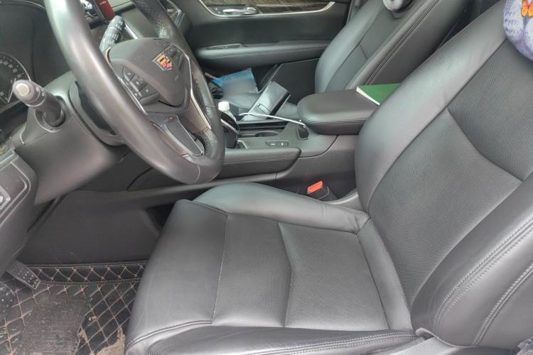 Used Cadillac XT5 2018 25T Luxury Model Left Front Seat