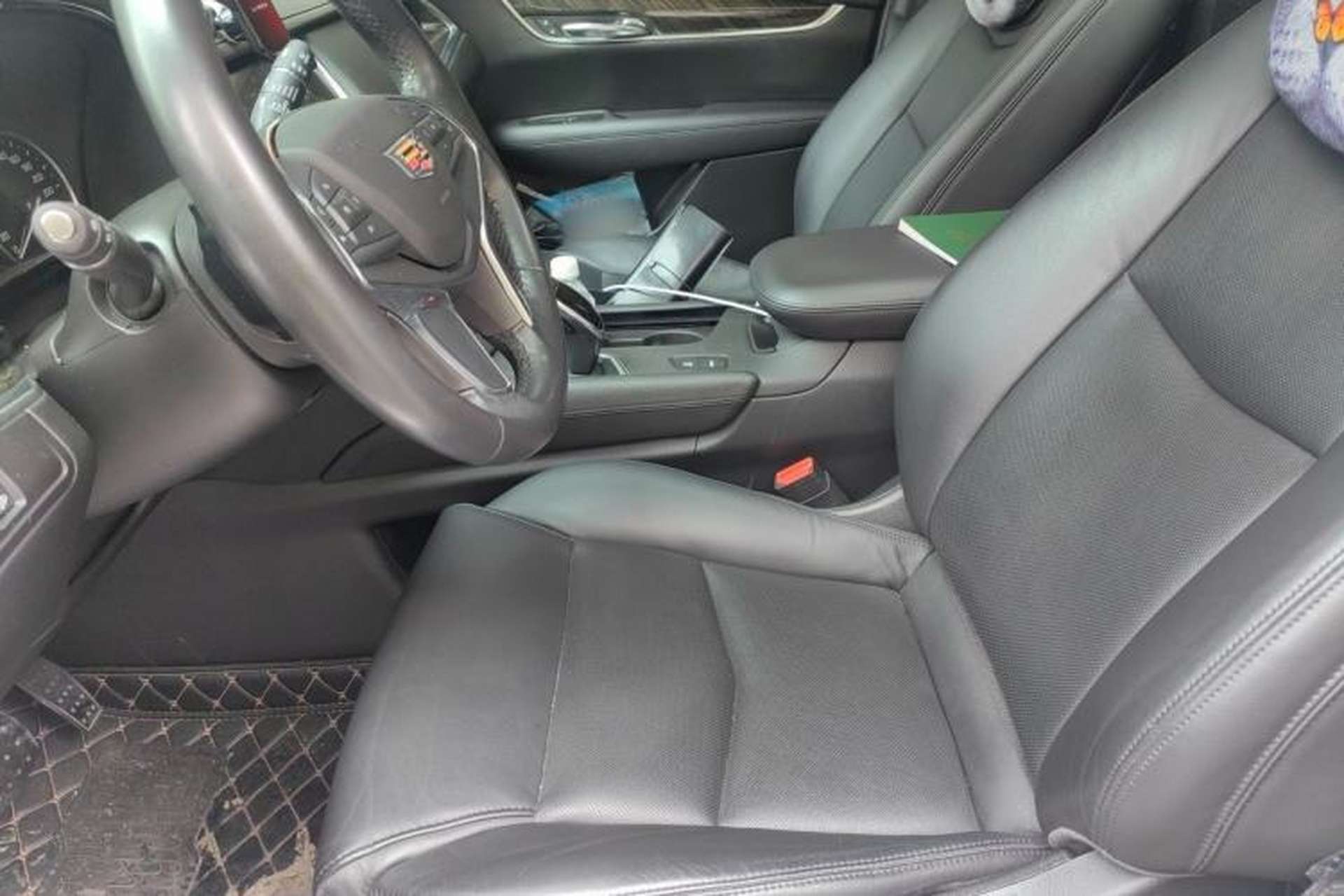 Used Cadillac XT5 2018 25T Luxury Model Left Front Seat