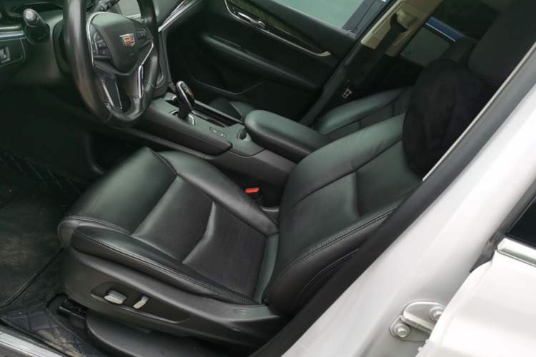 Used Cadillac XT5 2018 25T Luxury Model Left Front Seat
