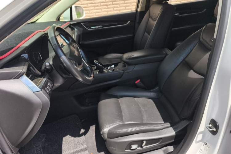 Used Cadillac XT5 2018 25T Luxury Model Left Front Seat