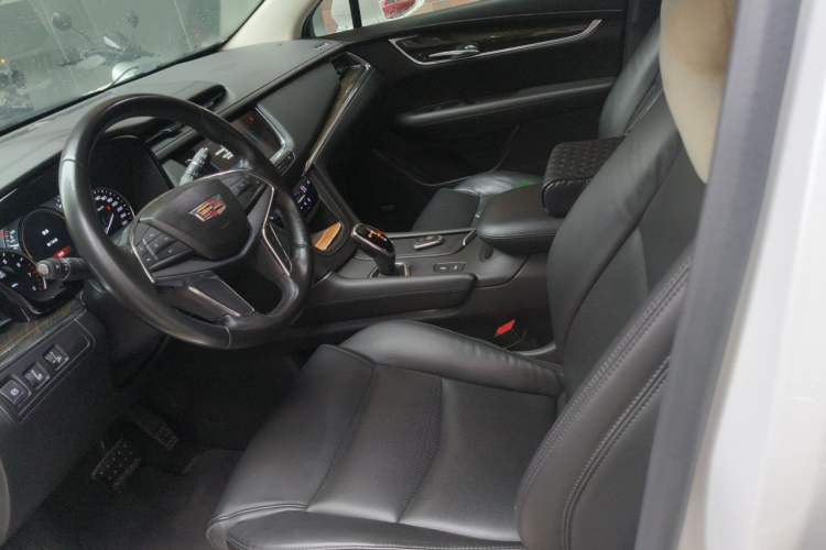 Used Cadillac XT5 2018 25T Luxury Model Left Front Seat
