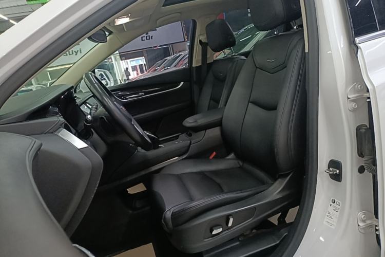Used Cadillac XT5 2018 25T Luxury Model Left Front Seat