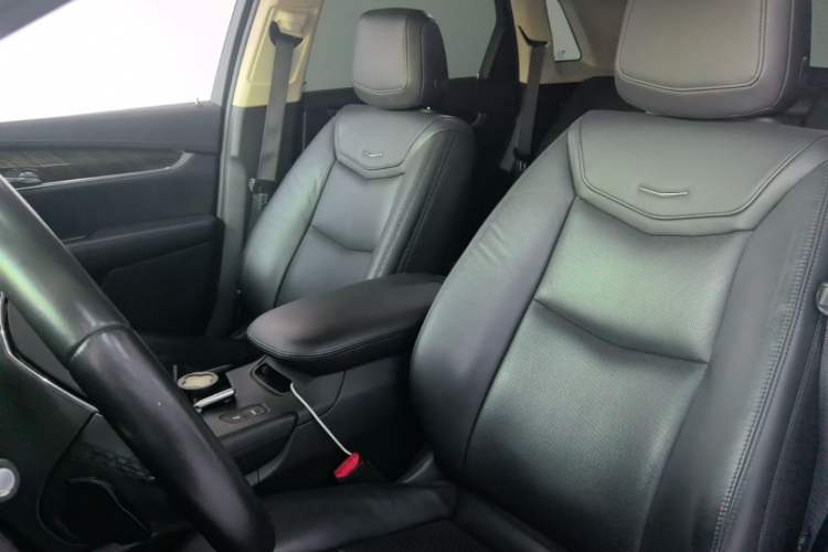 Used Cadillac XT5 2018 25T Luxury Model Left Front Seat
