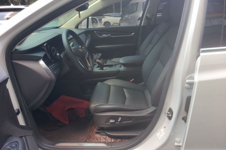Used Cadillac XT5 2018 25T Luxury Model Left Front Seat