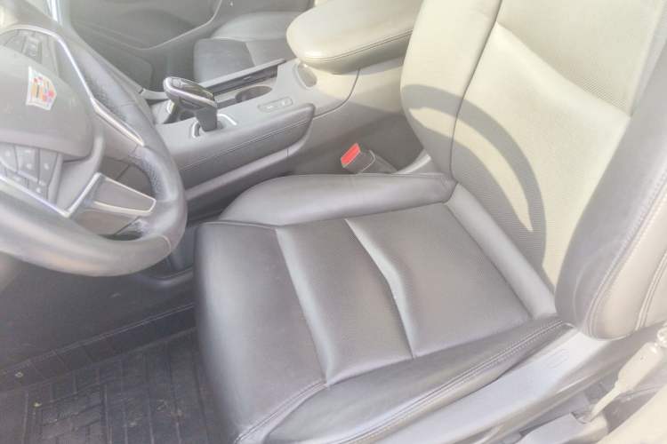 Used Cadillac XT5 2018 25T Luxury Model Left Front Seat