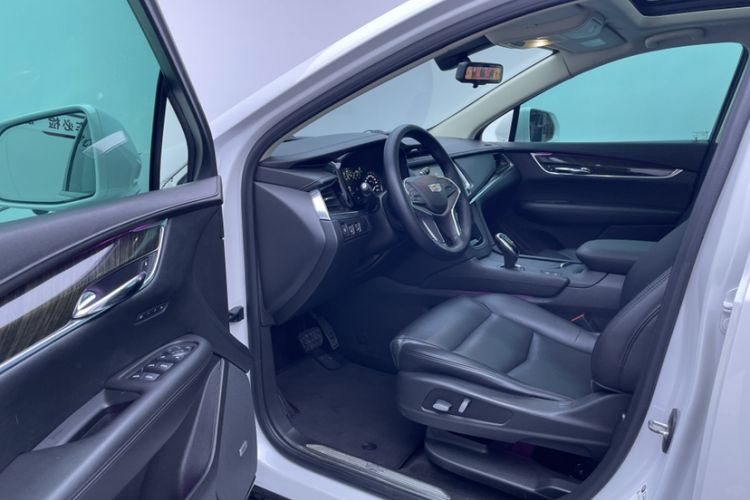 Used Cadillac XT5 2018 25T Luxury Model Left Front Seat