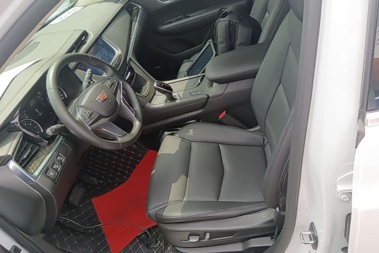 Used Cadillac XT5 2018 25T Luxury Model Left Front Seat