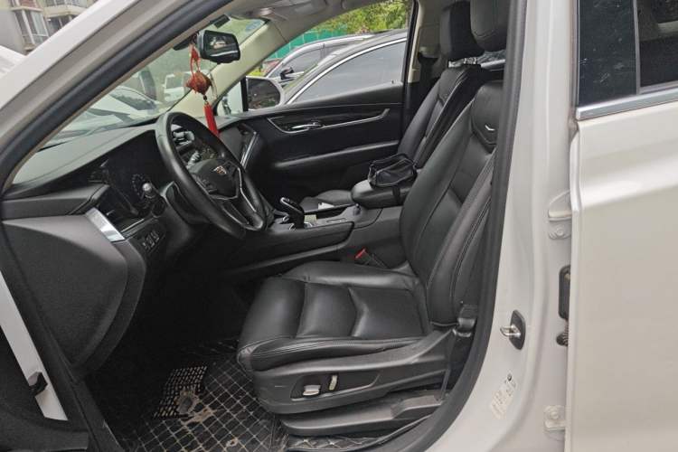 Used Cadillac XT5 2018 25T Luxury Model Left Front Seat