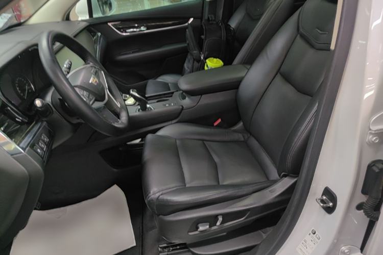 Used Cadillac XT5 2018 25T Luxury Model Left Front Seat