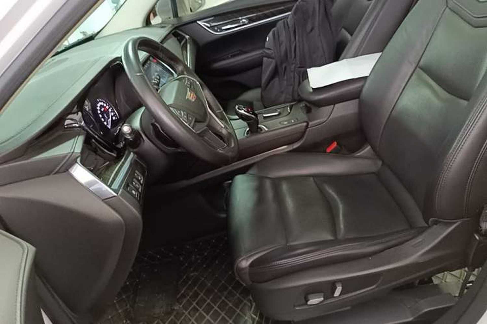Used Cadillac XT5 2018 25T Luxury Model Left Front Seat