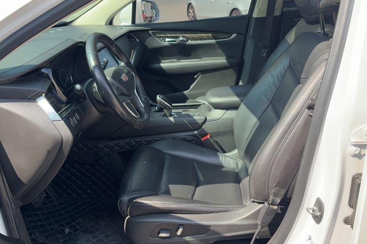 Used Cadillac XT5 2018 25T Luxury Model Left Front Seat