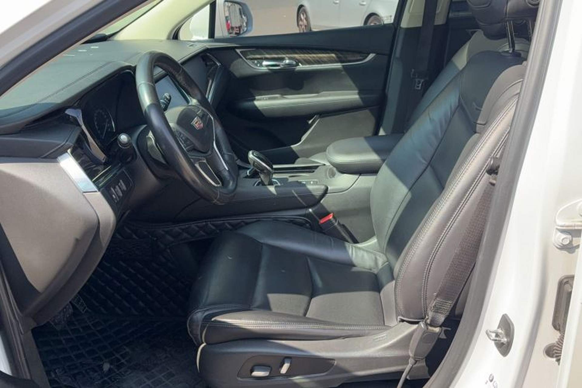 Used Cadillac XT5 2018 25T Luxury Model Left Front Seat